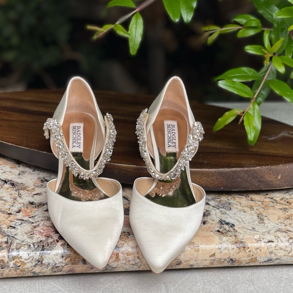 Badgley Mischka Embellished Pointy Toe Mary Jane size 6 $215 - Picture 4 of 9